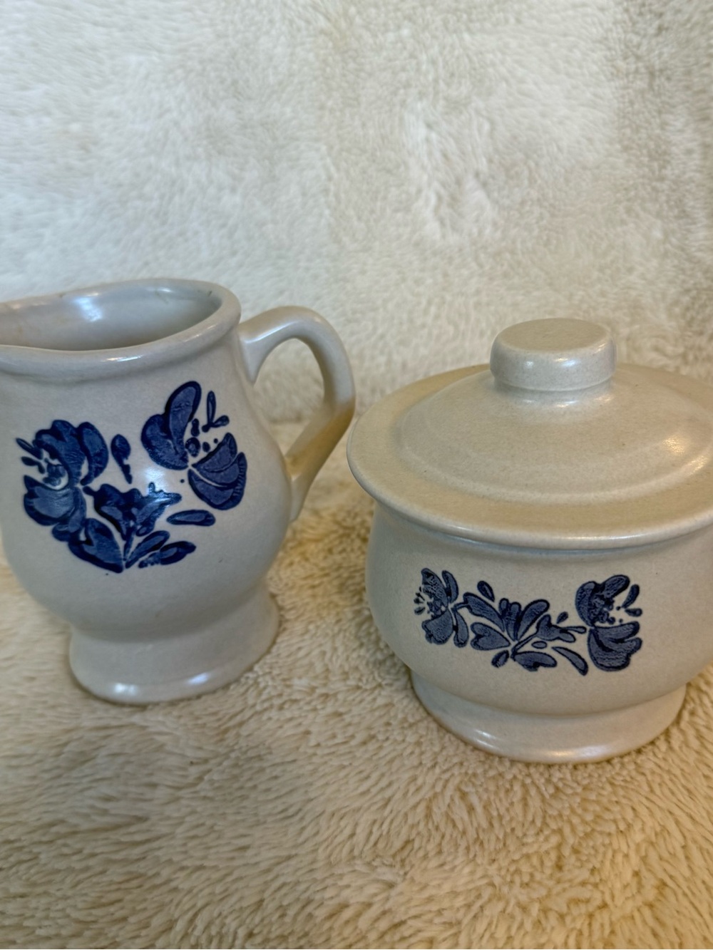VINTAGE Pfaltzgraff Yorktowne Creamer and Sugar Bowl Set USA Blue Stoneware